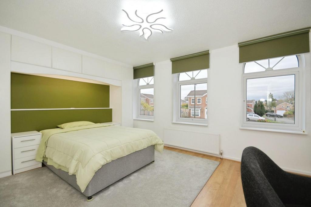 Bedroom 1 02.jpg