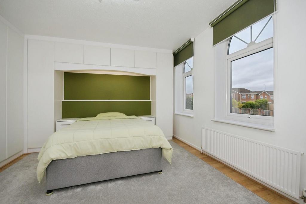 Bedroom 1.jpg