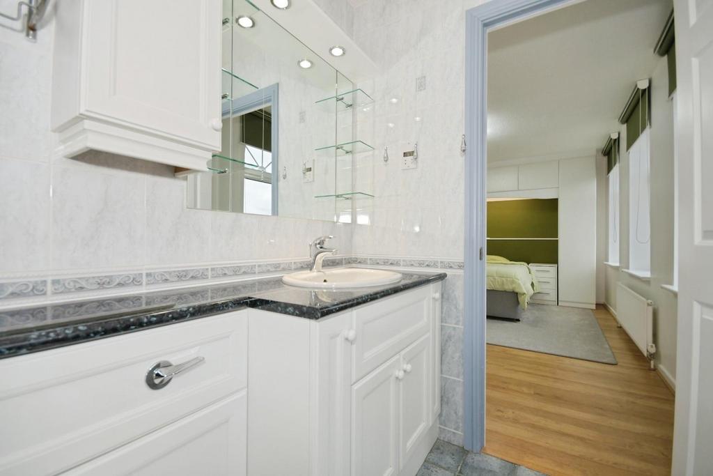 En suite 02.jpg