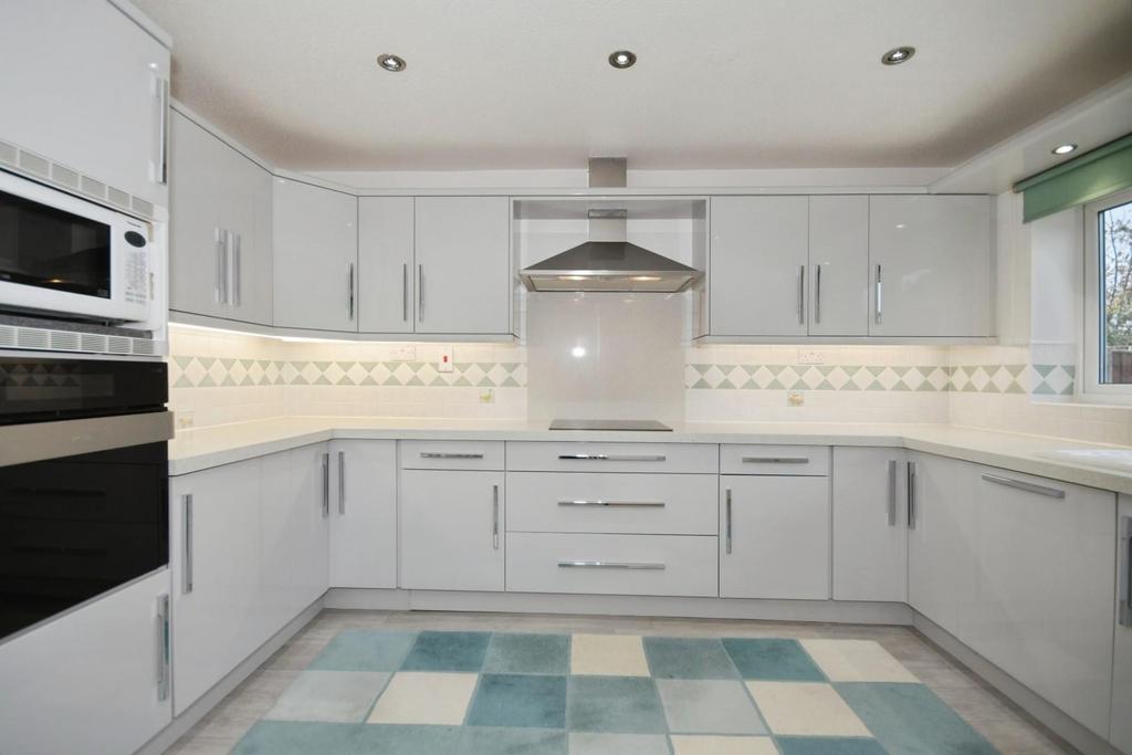 Kitchen 02.jpg