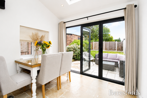 3 bedroom end of terrace house to rent, Lambourne Drive, Hutton, CM13