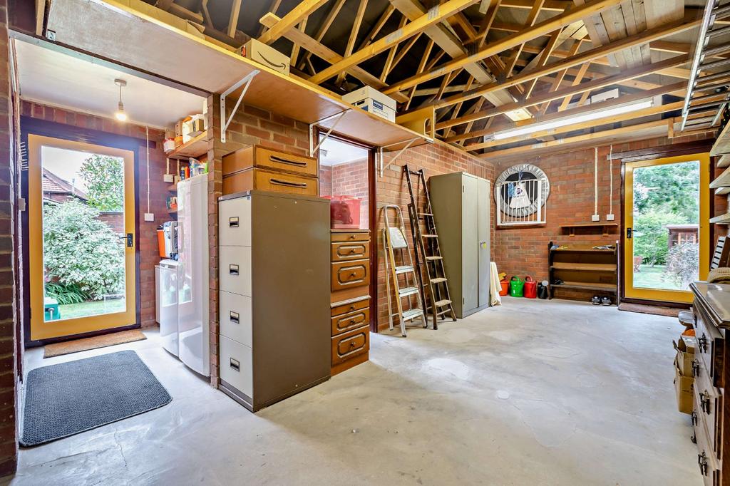 Garage/Workshop