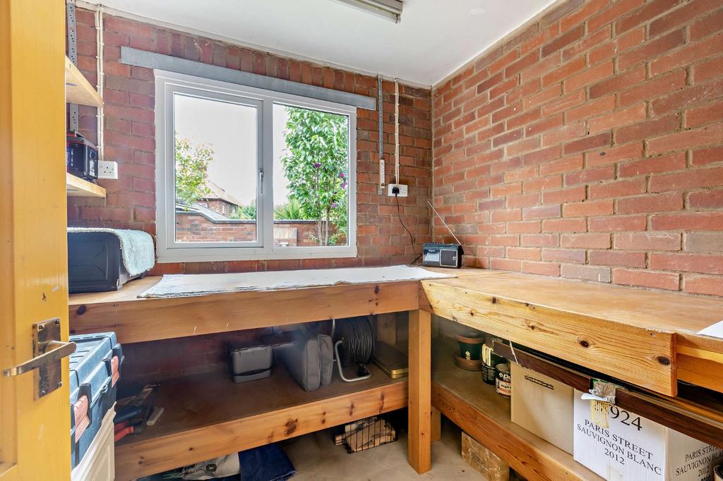 Garage/Workshop