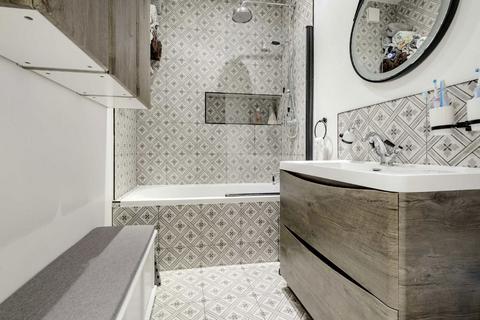 2 bedroom flat for sale, Westbourne Terrace, London W2