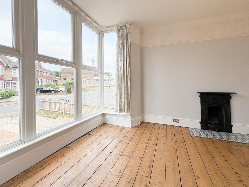 Living room..jpg