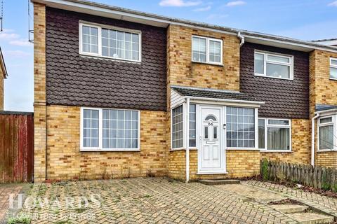 3 bedroom end of terrace house to rent, Dell Road East, LOWESTOFT