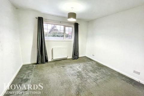 3 bedroom end of terrace house to rent, Dell Road East, LOWESTOFT