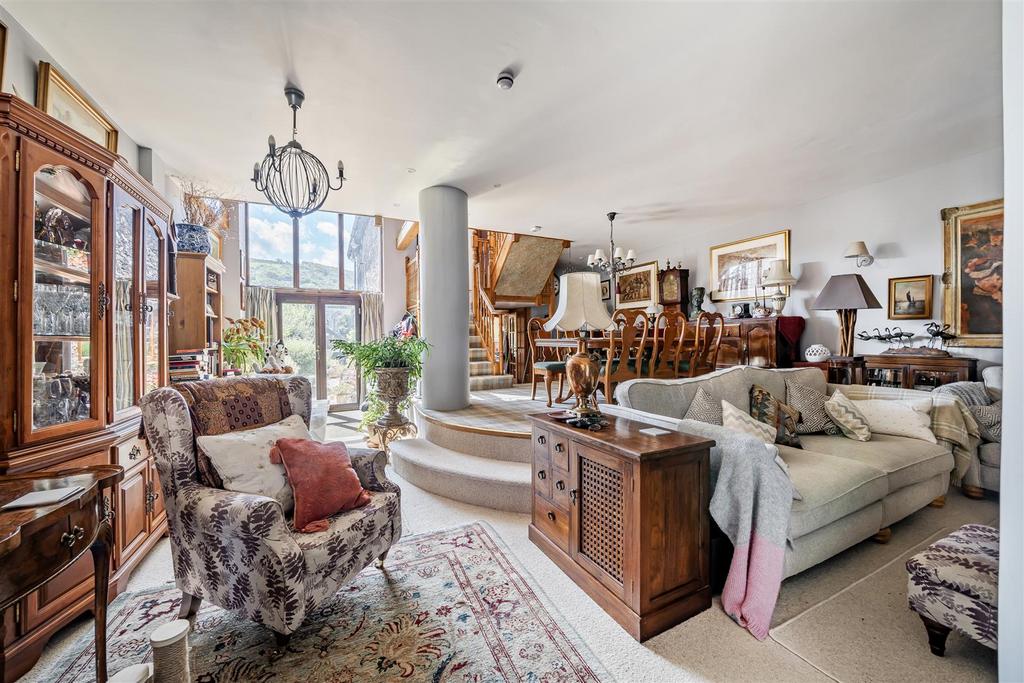 Sitting Room & Raised Dining Area