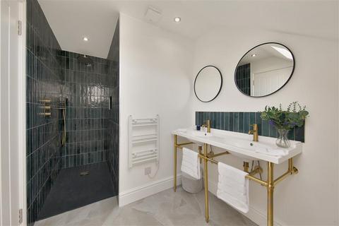 3 bedroom maisonette for sale, Willow Vale, W12