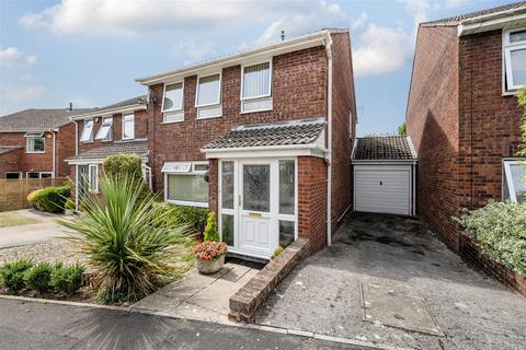 3 bedroom link detached house for sale