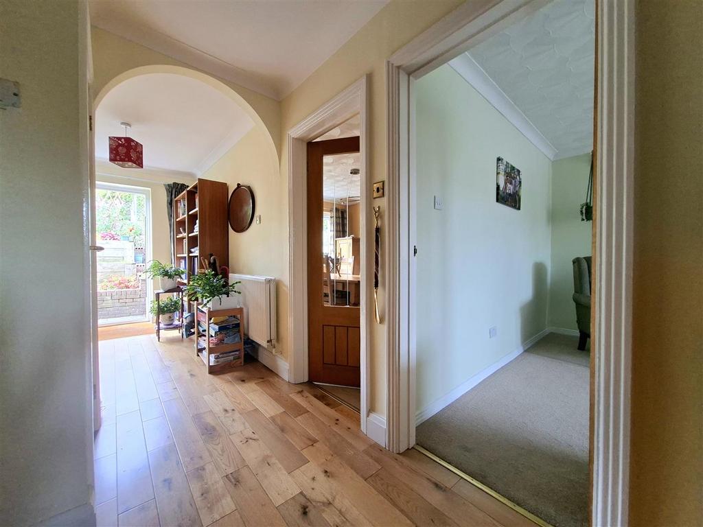 L shape side entrance hallway