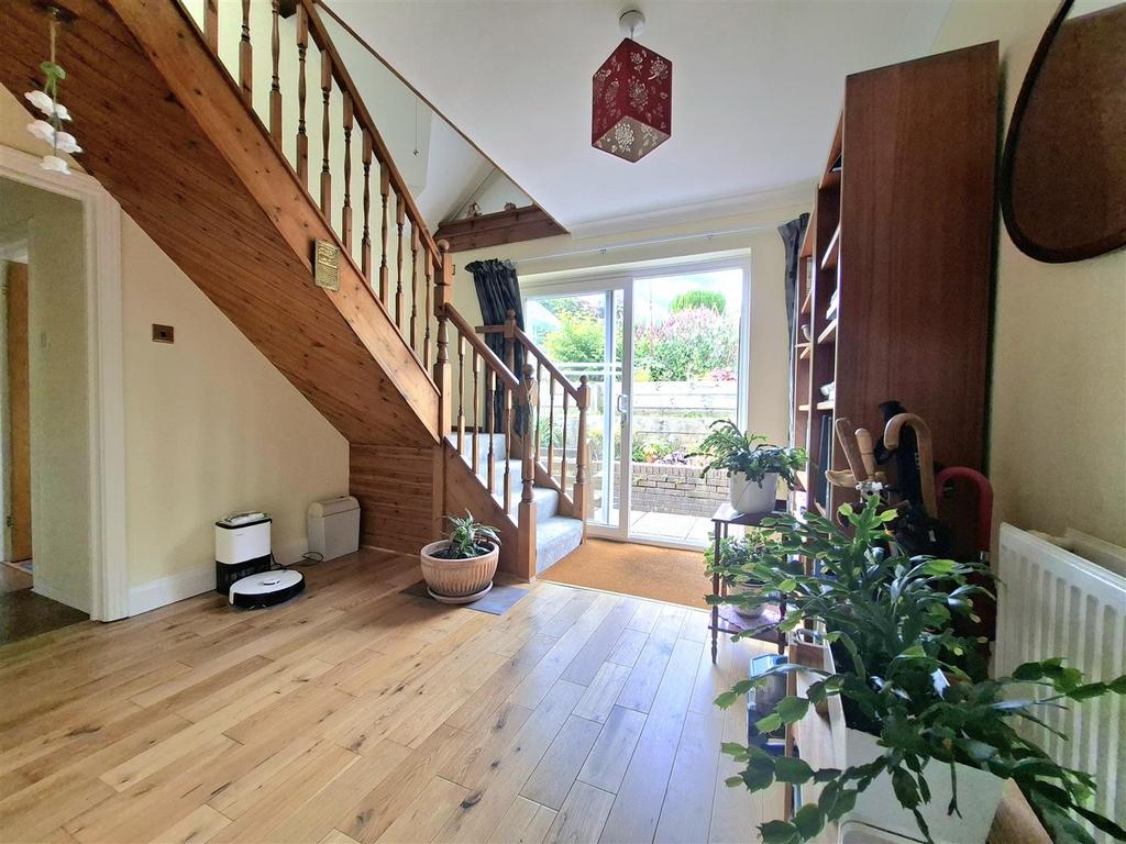 L shape side entrance hallway