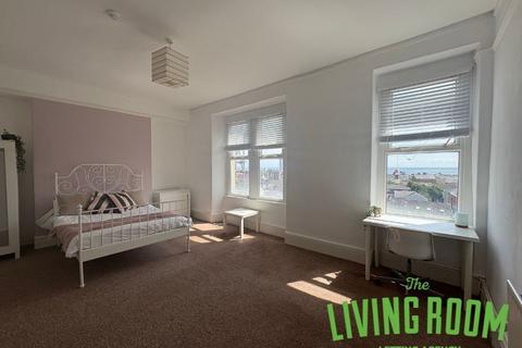 1 bedroom in a house share to rent, Oaklands Terrace, City Centre,