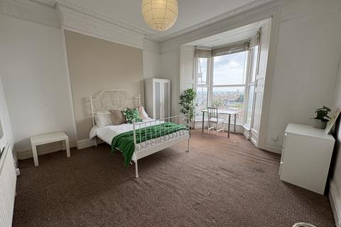 1 bedroom in a house share to rent, Oaklands Terrace, City Centre,