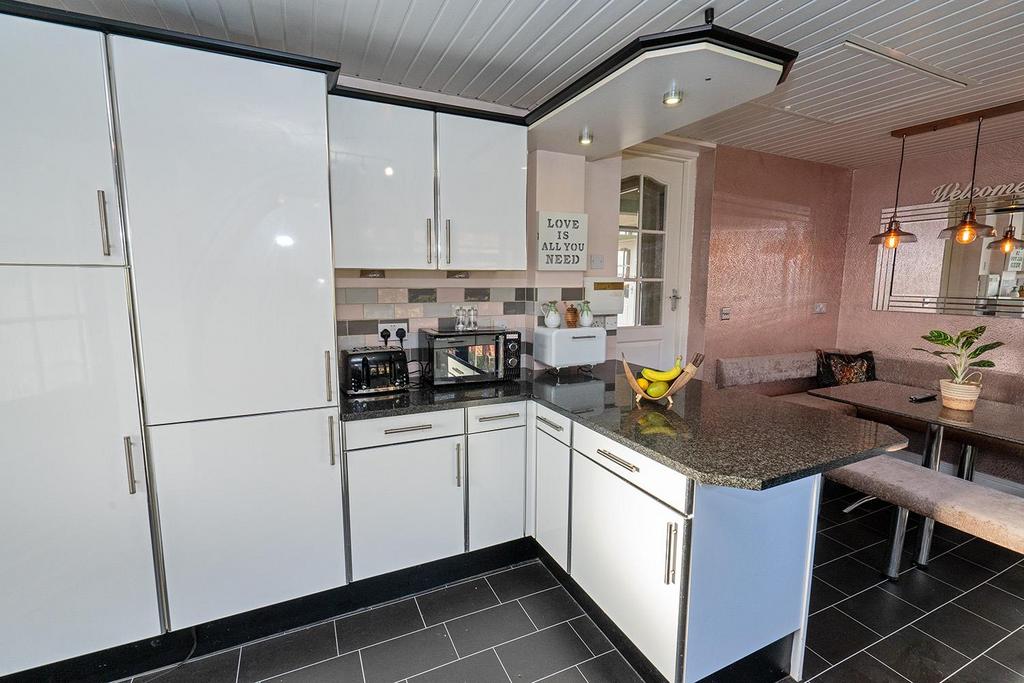 Kitchen 4.jpg