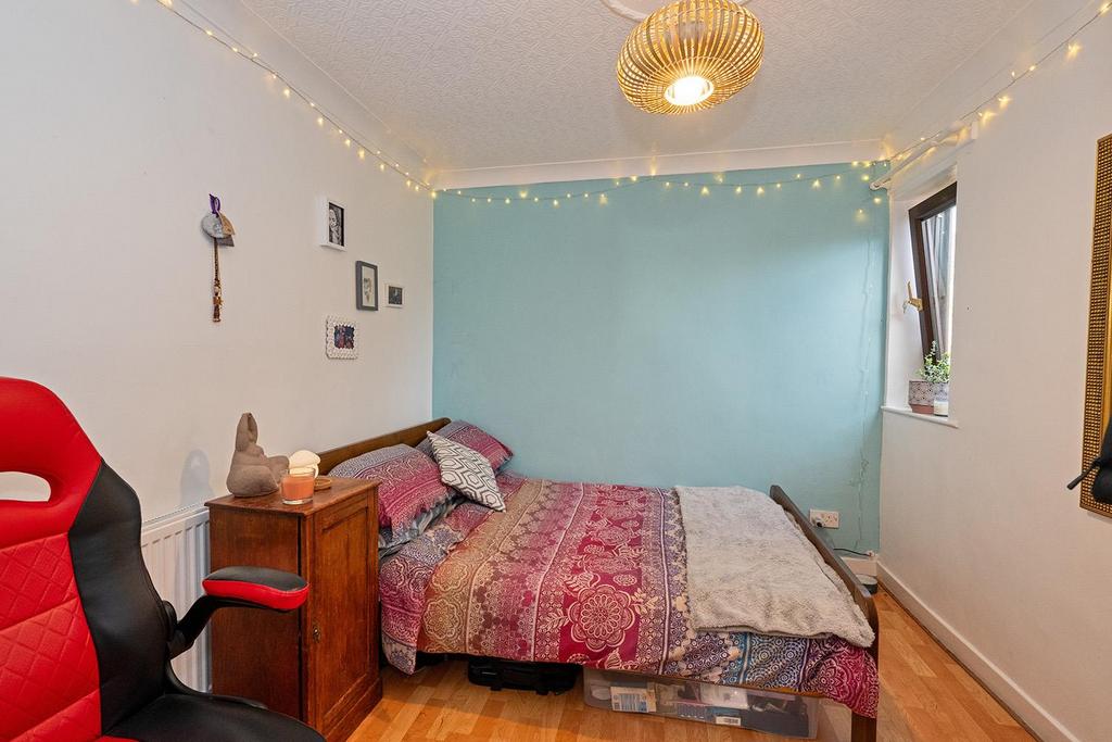 Bedroom4 1.jpg