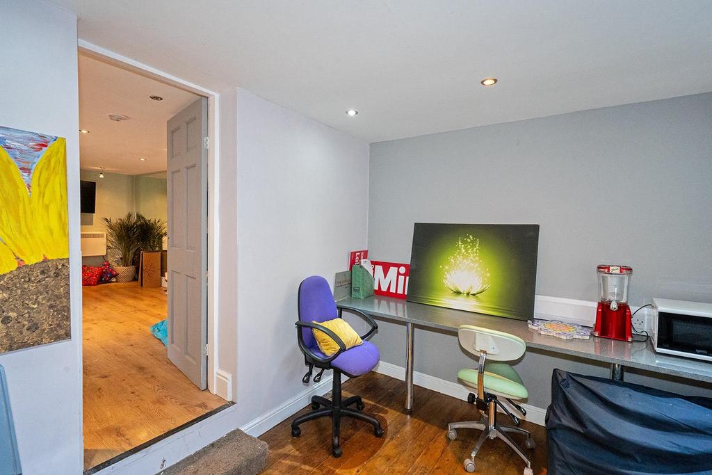 Kitchenette 1.jpg