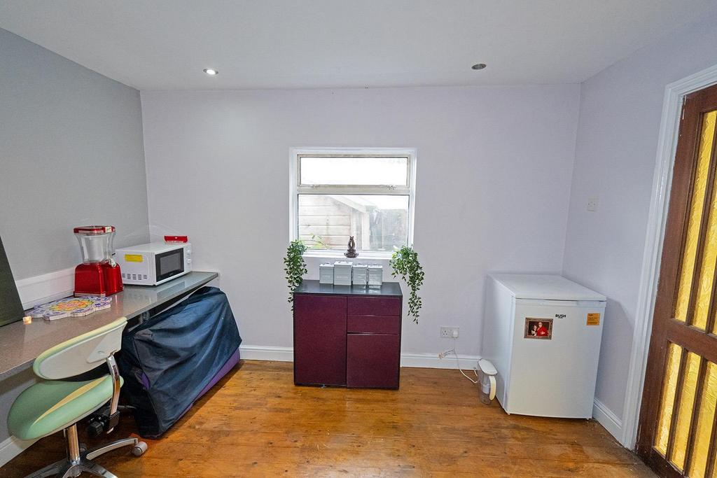 Kitchenette 2.jpg