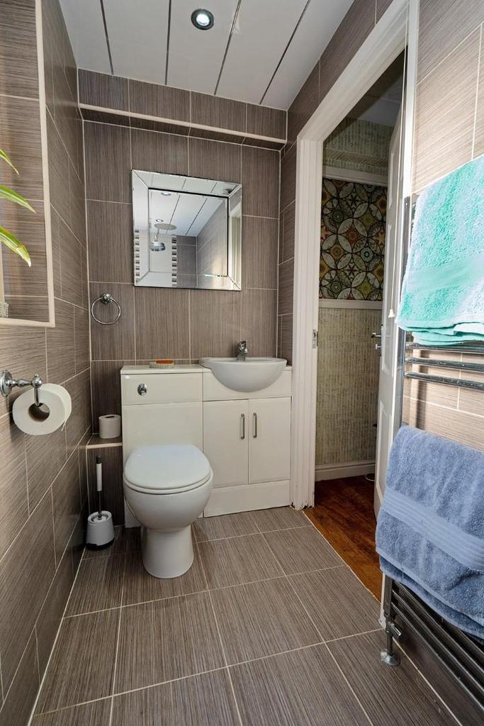 Shower Room 2.jpg