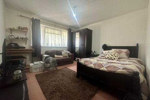 4 bedroom detached house to rent, Slough,  Berkshire,  SL1
