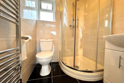 Studio to rent, Uxbridge Road, Hayes, Greater London, UB4