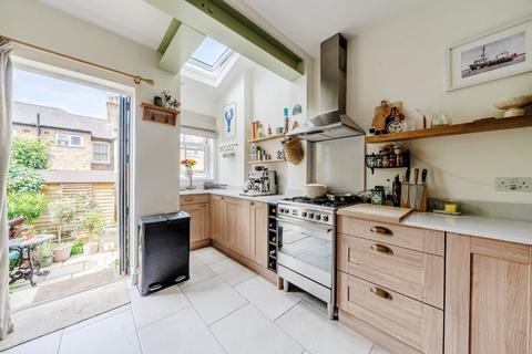 142 Coteford Street, London, SW17 8NY