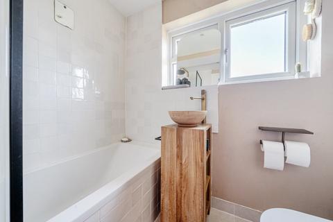 142 Coteford Street, London, SW17 8NY