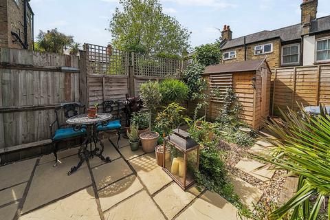 142 Coteford Street, London, SW17 8NY