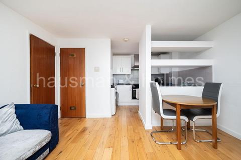 1 bedroom flat for sale, Britten Close, NW11