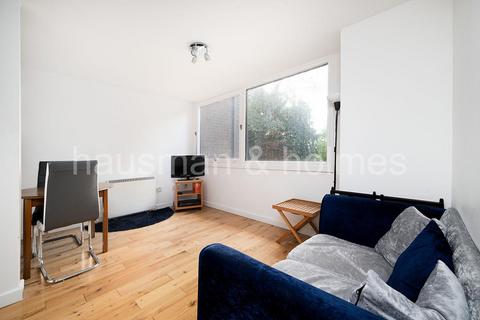 1 bedroom flat for sale, Britten Close, NW11