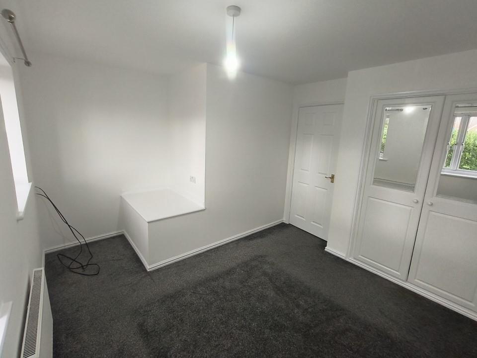 MAIN BEDROOM.jpg