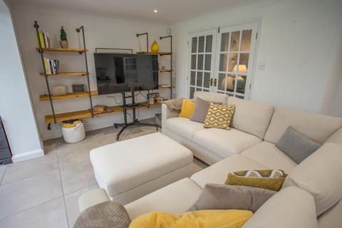 4 bedroom detached house to rent, Oaklands Drive, Ascot, Berkshire, SL5