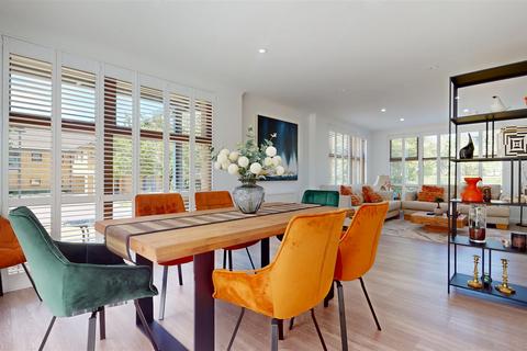 4 bedroom apartment for sale, Woodward Place, Loughton Lodge, Milton Keynes