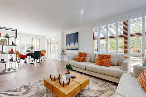 4 bedroom apartment for sale, Woodward Place, Loughton Lodge, Milton Keynes