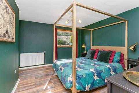 5 Deanburn, Penicuik, EH26 0HS