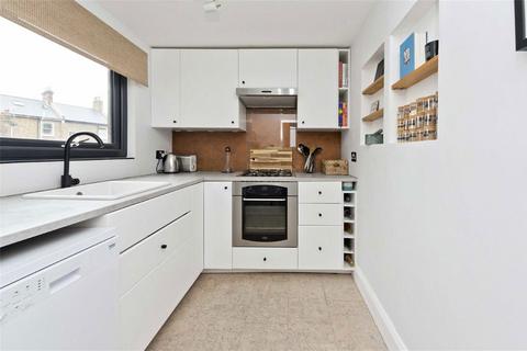 21 Burlington Mews, London, W3 6AZ
