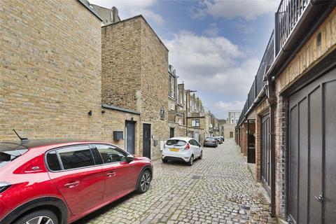 21 Burlington Mews, London, W3 6AZ