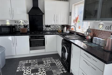89 Calder View, Mirfield, WF14 8JF