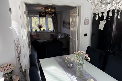 89 Calder View, Mirfield, WF14 8JF