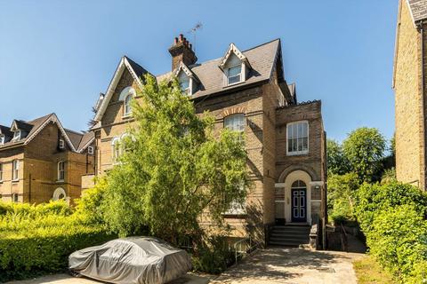 3 bedroom flat for sale, Archway Road, London N6