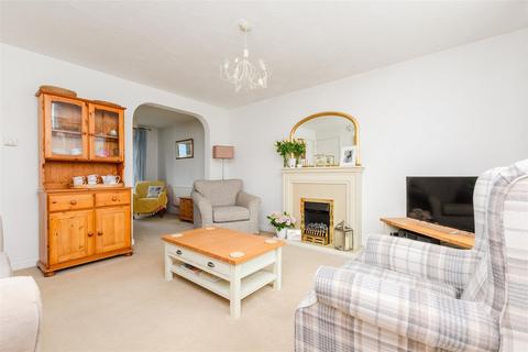 10 Longmeade, Gravesend, DA12 2NX