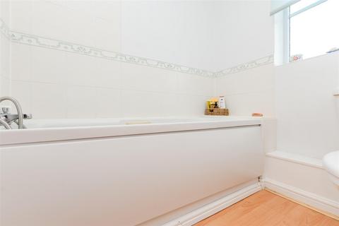 10 Longmeade, Gravesend, DA12 2NX