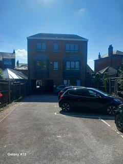 Office to rent, 27 Broad St Wokingham RG40 1AU