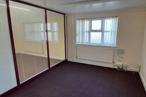 Office to rent, Silver St Reading RG1 2TH