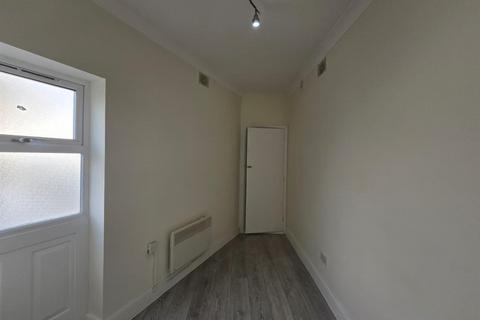 2 bedroom flat to rent, Chigwell Road, Woodford Green