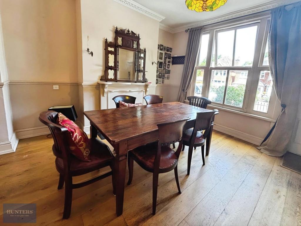 Lounge Dining Room 4