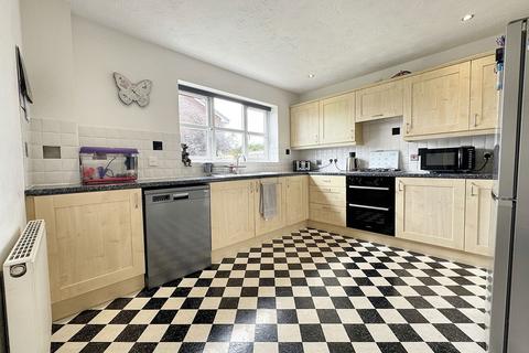 4 bedroom detached house for sale, Parc Y Castell, Towyn, Abergele, LL22 9NZ