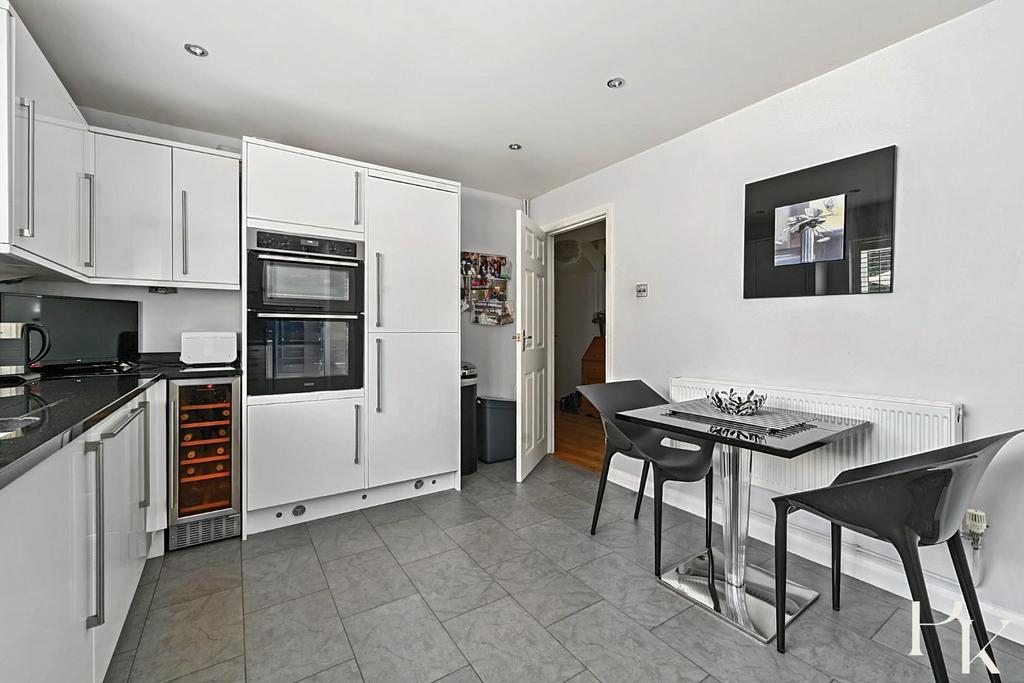 22 Hangleton Manor Close, BN3 (2).jpg