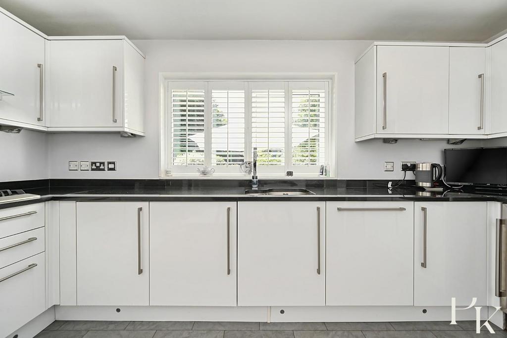 22 Hangleton Manor Close, BN3 (4).jpg