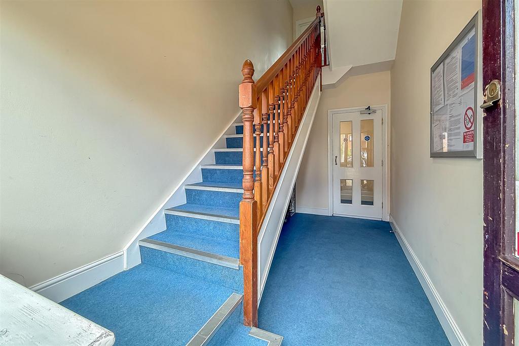 9 Ashtree Court-7.jpg